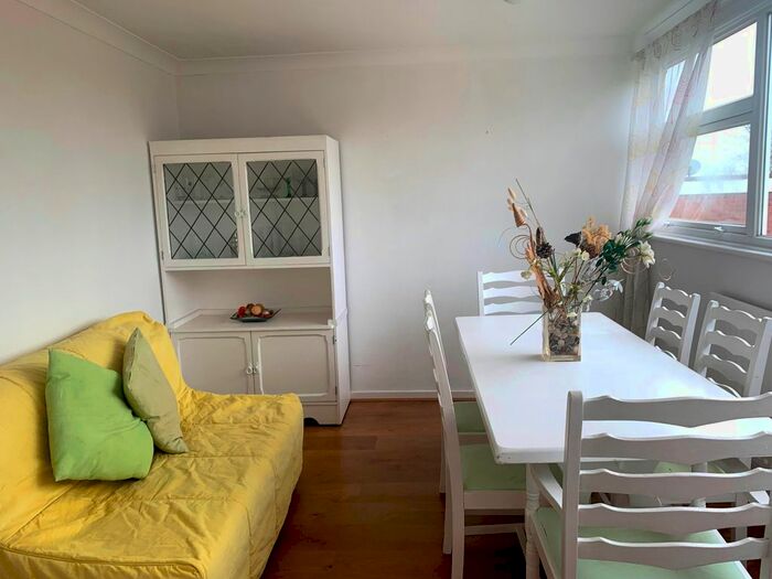 2 Bedroom Flat To Rent In Garrick Road, Lichfield, WS13