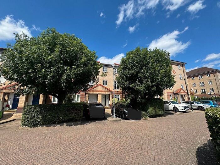 4 Bedroom Town House To Rent In Tollgate Road, London, E6