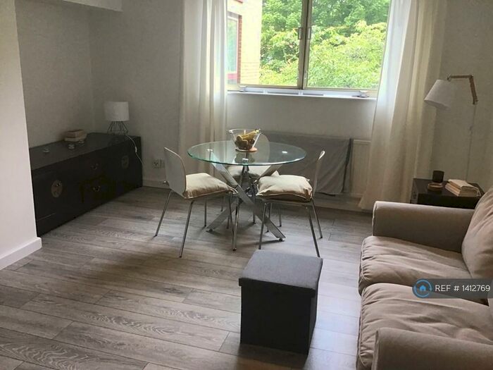 2 Bedroom Flat To Rent In Quay, London, E1W