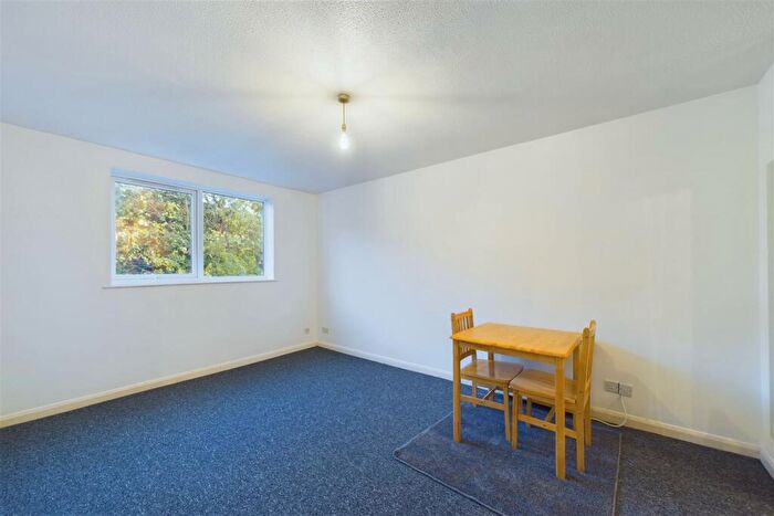 1 Bedroom Flat To Rent In Willow Court, Trinity Close, Leytonstone, London, E11