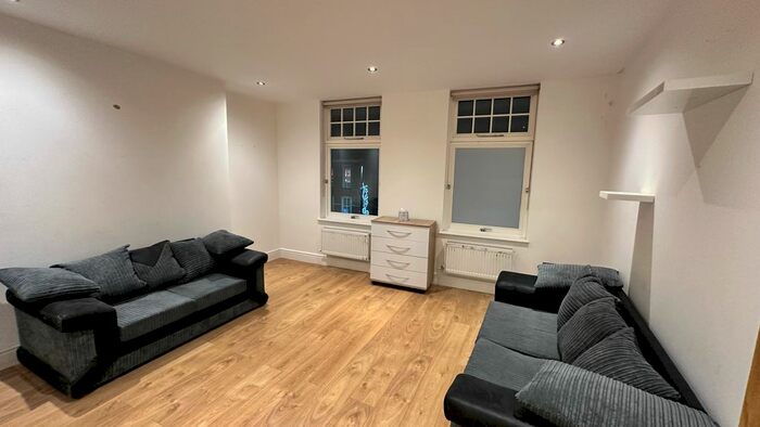 2 Bedroom Flat To Rent In Eltham High Street, London, SE9