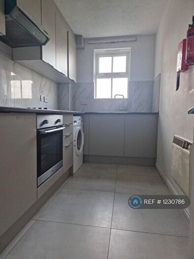 1 Bedroom Flat To Rent In Conifer Court, Ilford, IG1