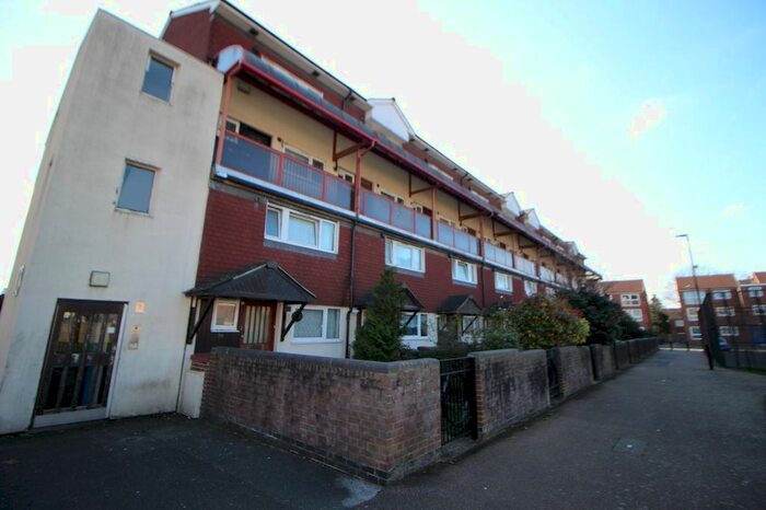 2 Bedroom Flat To Rent In Grant Street, London, E13