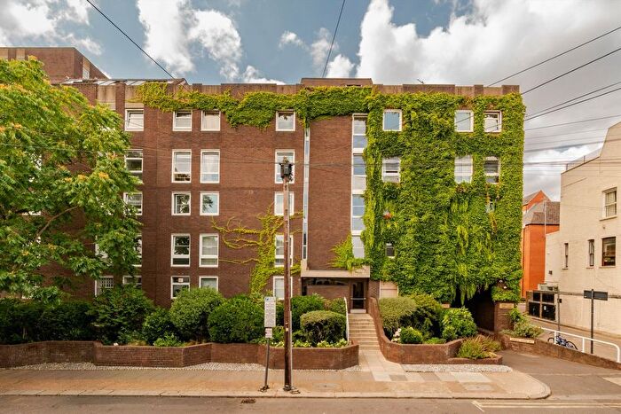 2 Bedroom Flat For Sale In Holyport Road, Fulham, SW6