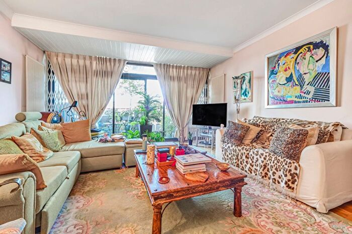 2 Bedroom Flat To Rent In Hester Road, Battersea, London, SW11