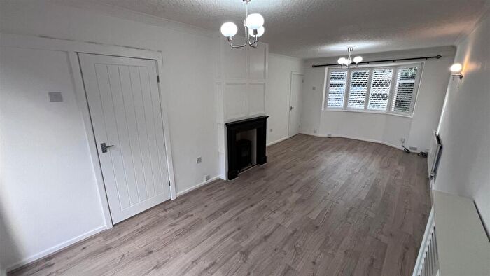 4 Bedroom Semi-Detached House To Rent In Carrgate Road, Denton, M34