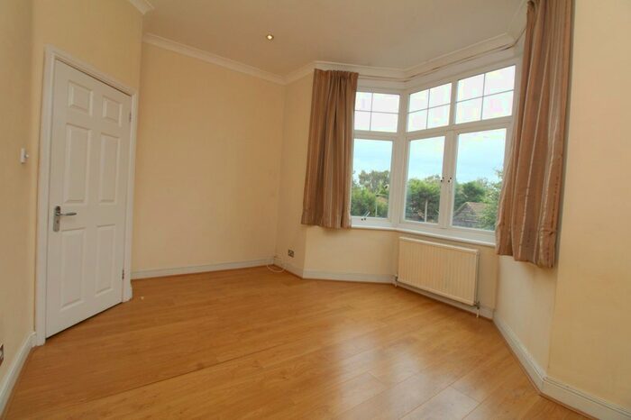 2 Bedroom Flat To Rent In Hawes Road, Bromley, BR1