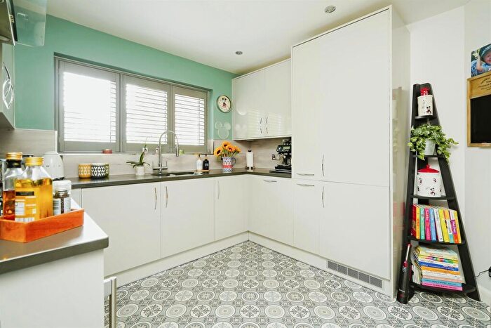 4 Bedroom Detached House For Sale In Merganser Drive, Bicester, OX26