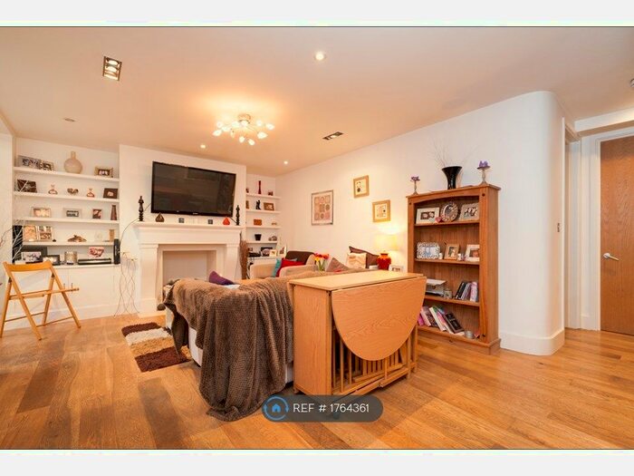 2 Bedroom Flat To Rent In Ramsden Road, Balham, SW12