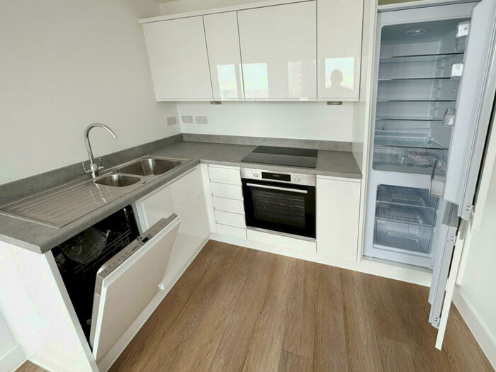1 Bedroom Flat To Rent In Talbot Road, Manchester, M16