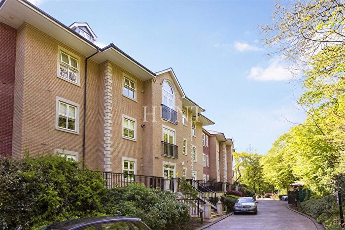 4 Bedroom Flat For Sale In The Manor, Repton Park, Woodford Green, Essex, IG8