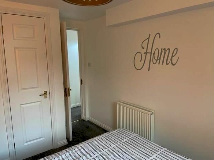 2 Bedroom Flat To Rent In Trafalgar Lane, Edinburgh, EH6