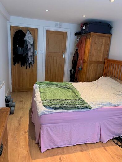 Studio To Rent In De Montfort Road, London, SW16