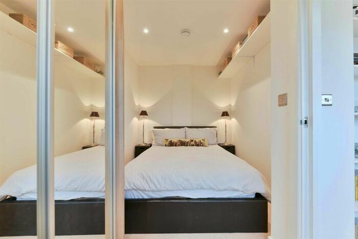 1 Bedroom Flat For Sale In South Street, Epsom, KT18