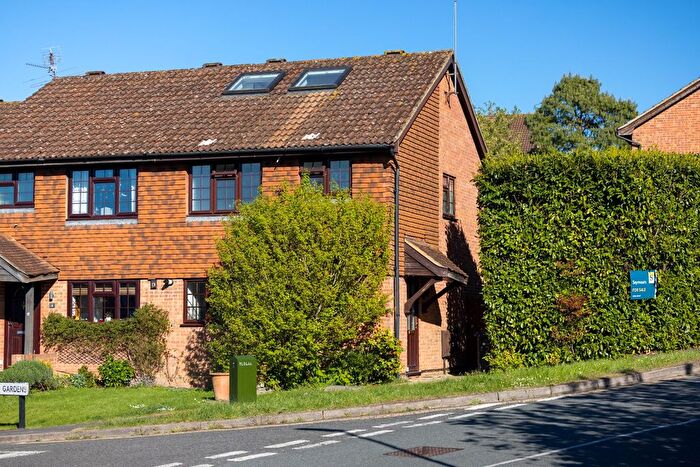 4 Bedroom End Of Terrace House For Sale In Guildford, Surrey, GU4