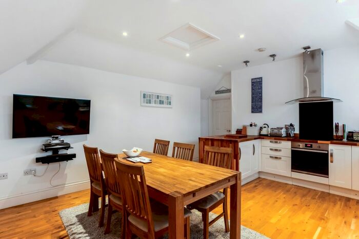 2 Bedroom Flat To Rent In High Street, Godalming GU7