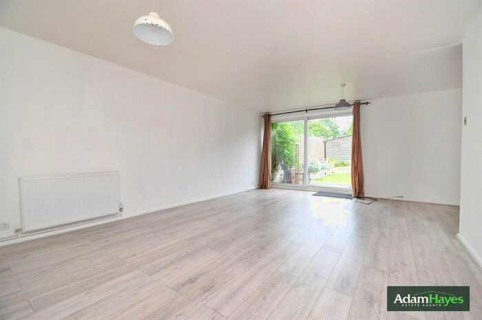 3 Bedroom End Of Terrace House To Rent In Swan Lane, Whetstone, N20