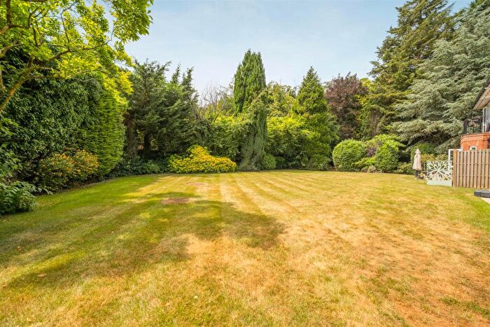 2 Bedroom Apartment To Rent In Chasemount, Windlesham, GU20