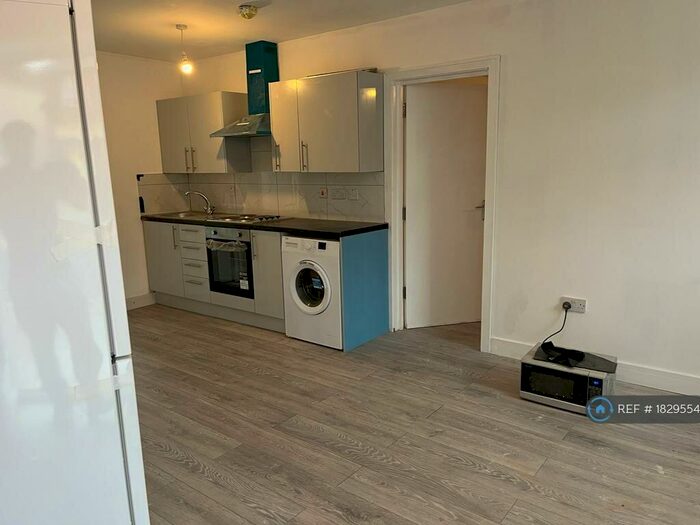 1 Bedroom End Of Terrace House To Rent In Woodside Green, Croydon, SE25
