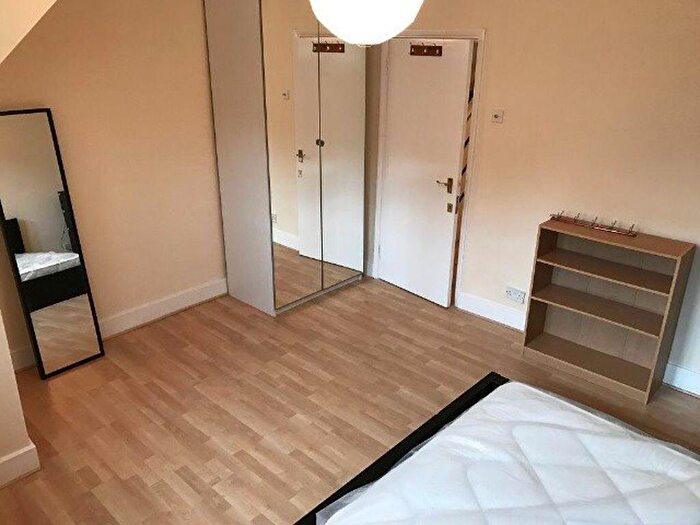 3 Bedroom Flat To Rent In London, , Aldgate East, Settles St -, E1