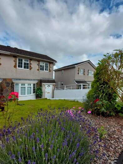 3 Bedroom Semi-Detached House To Rent In Maple Drive, Bridgend, CF31