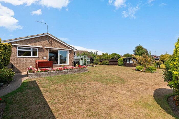 2 Bedroom Detached Bungalow For Sale In Lundy Close, Littlehampton, BN17