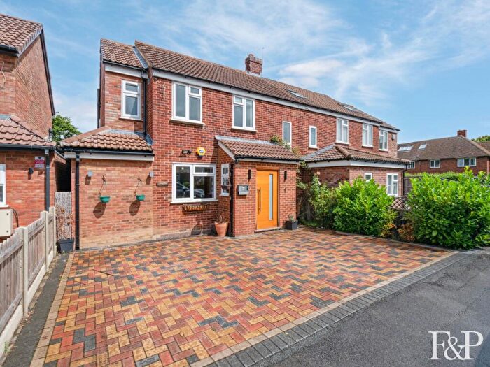 4 Bedroom Semi-Detached House For Sale In Peel Close, Windsor, SL4