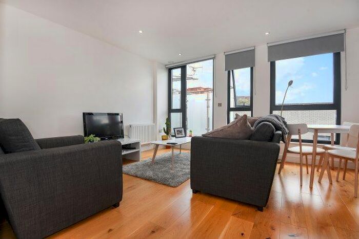 2 Bedroom Flat To Rent In Tyssen Street, London, E8