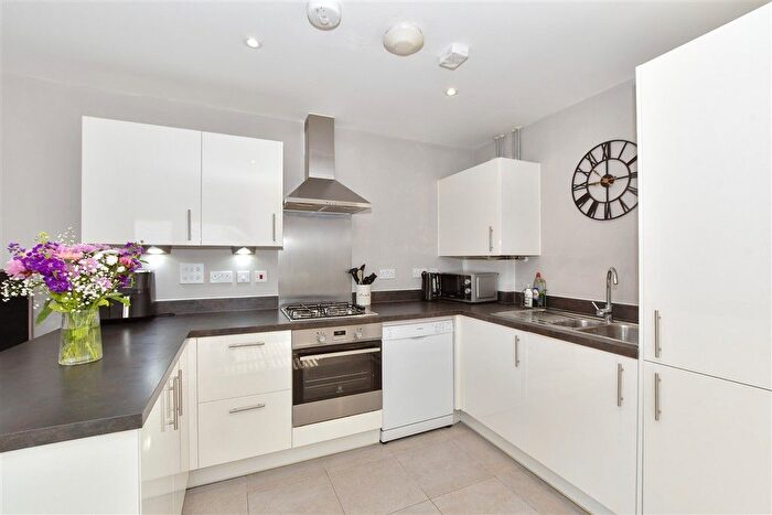 2 Bedroom Flat For Sale In Scholars Way, Ashford, Kent, TN23