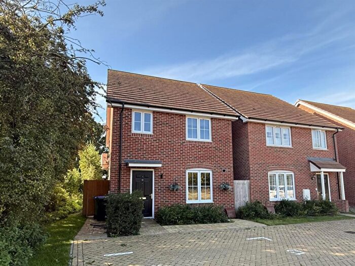 3 Bedroom Detached House For Sale In Newell Crescent, Eastergate, PO20