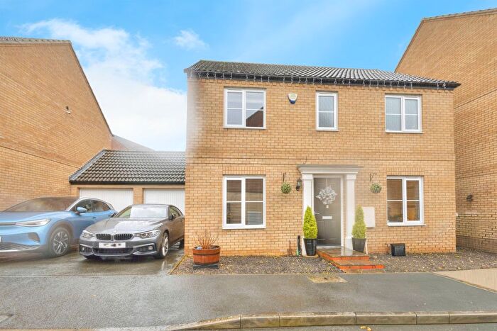 4 Bedroom Detached House For Sale In Hedgerow Lane, Northampton, NN3