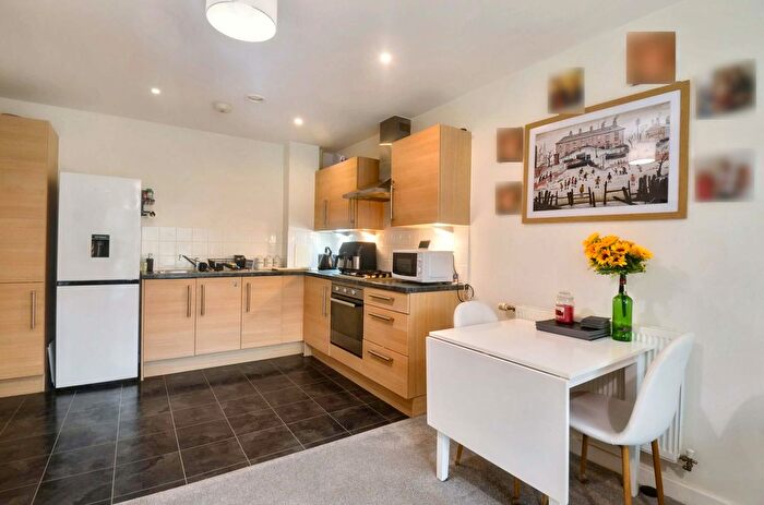 1 Bedroom Flat For Sale In Headstone Drive, Harrow, HA1