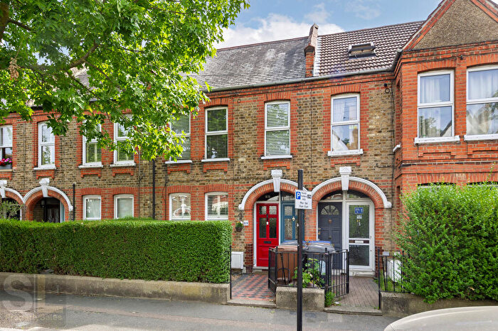 2 Bedroom Apartment For Sale In Carr Road, London, E17