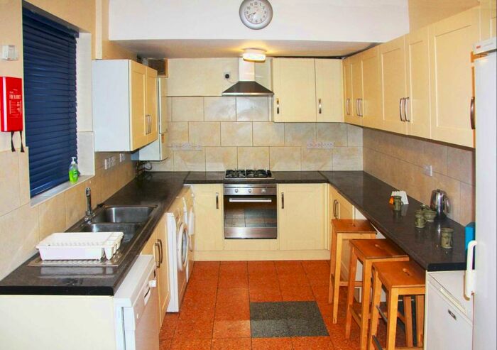 5 Bedroom End Of Terrace House To Rent In London Road, Reading, RG1