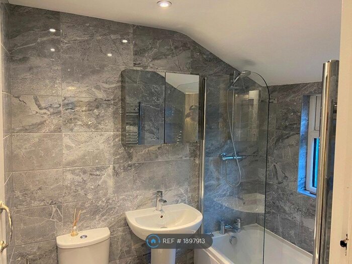 3 Bedroom Terraced House To Rent In Edmund Road, Southsea, PO4