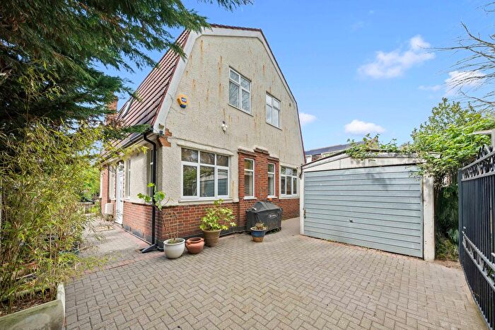 3 Bedroom Detached House For Sale In Boscombe Road, Worcester Park, KT4