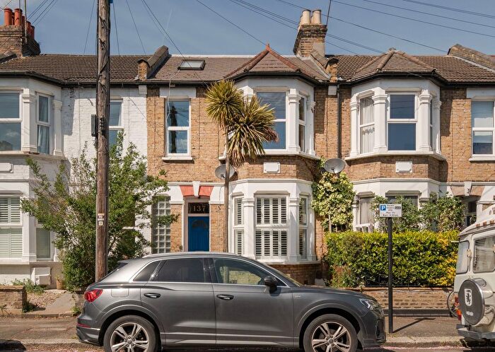 2 Bedroom Maisonette For Sale In Albert Road, Leyton, London, E10