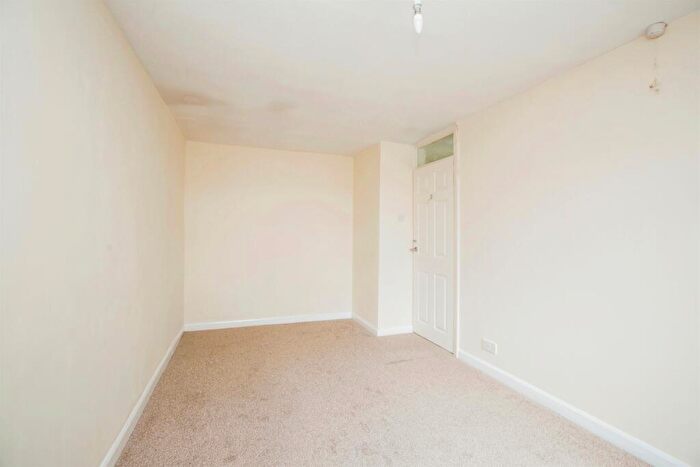 2 Bedroom Semi-Detached Bungalow For Sale In Longhouse Drive, Denholme, Bradford, BD13