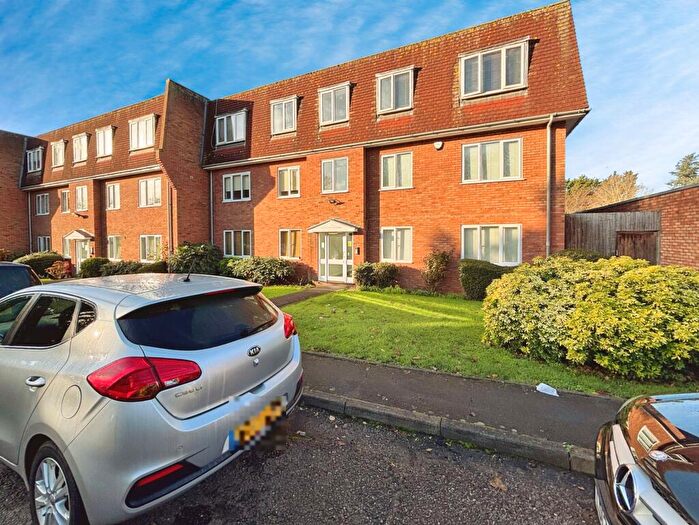 2 Bedroom Flat To Rent In Gridiron Place, Upminster, RM14