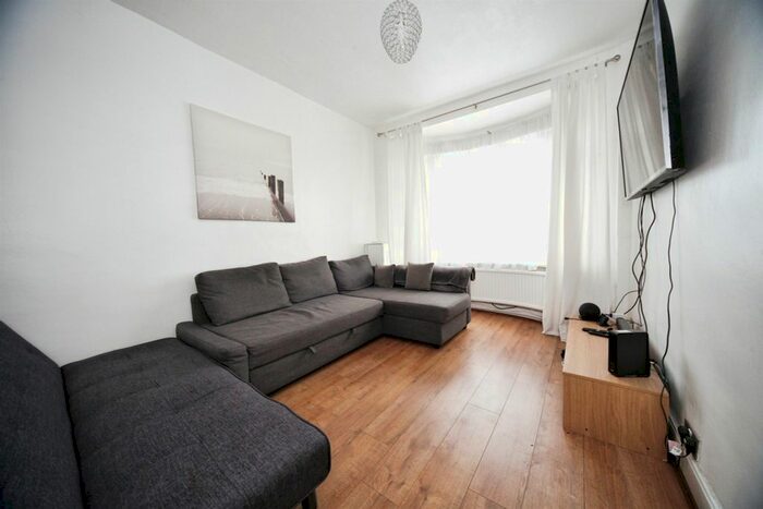 3 Bedroom Terraced House For Sale In Richmond Hill, Luton, LU2