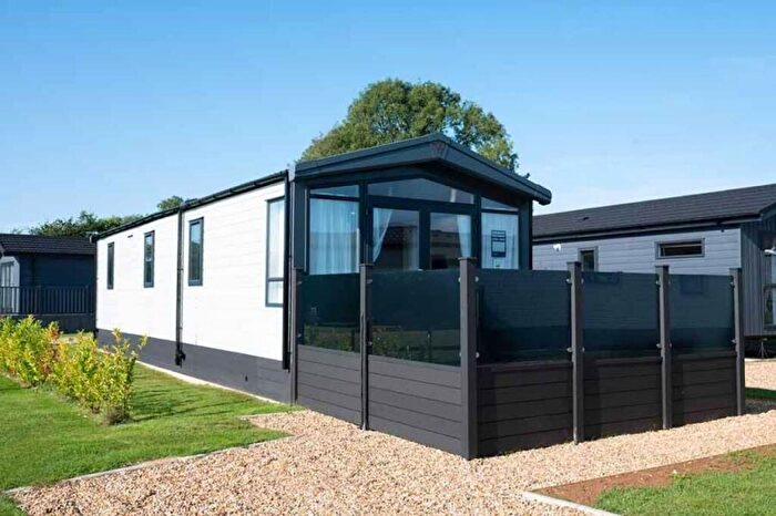 2 Bedroom Lodge For Sale In Chipping Norton, Oxfordshire, OX7