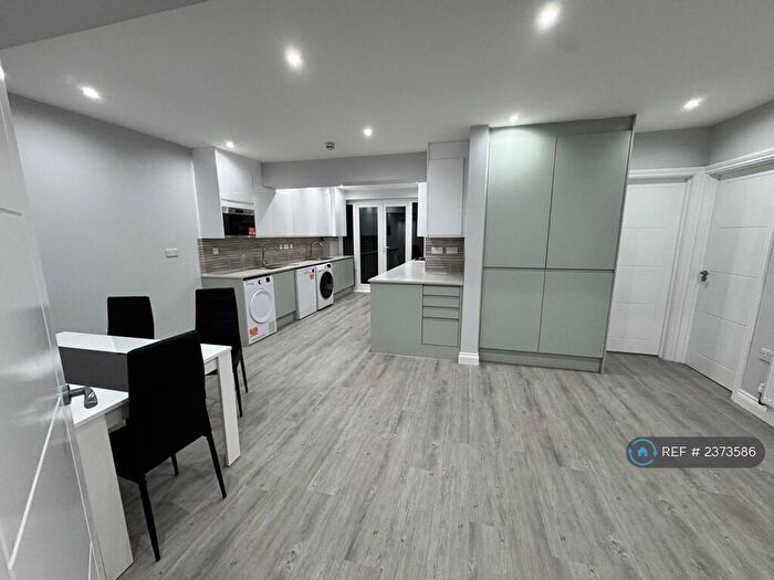 6 Bedroom Semi-Detached House To Rent In Elm Road, Reading, RG6