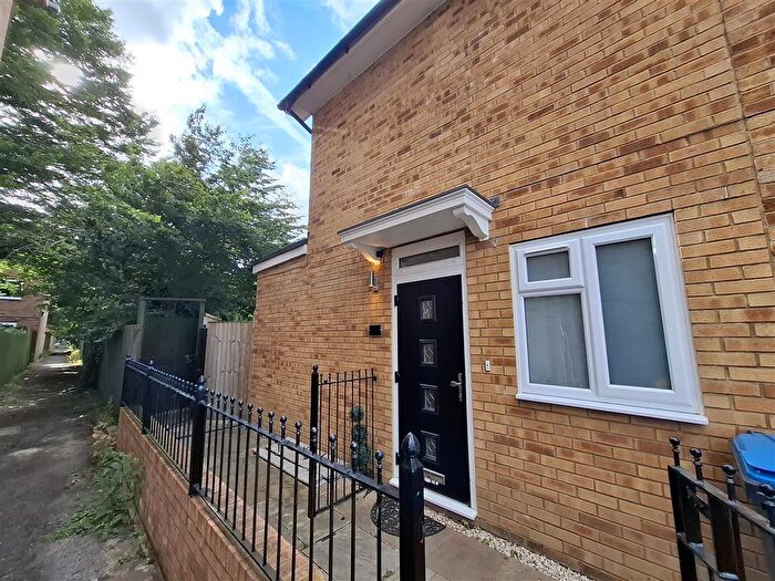 2 Bedroom Apartment To Rent In Windmill Road, Hemel Hempstead, HP2