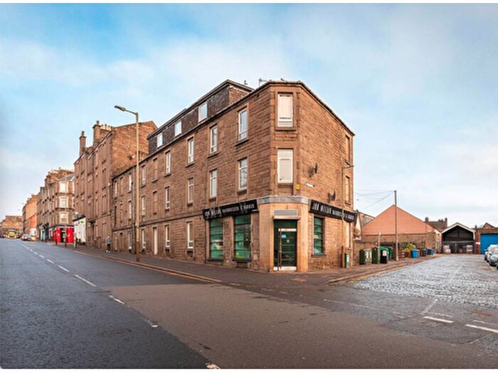 2 Bedroom Flat To Rent In McGill Street, Dundee, DD4