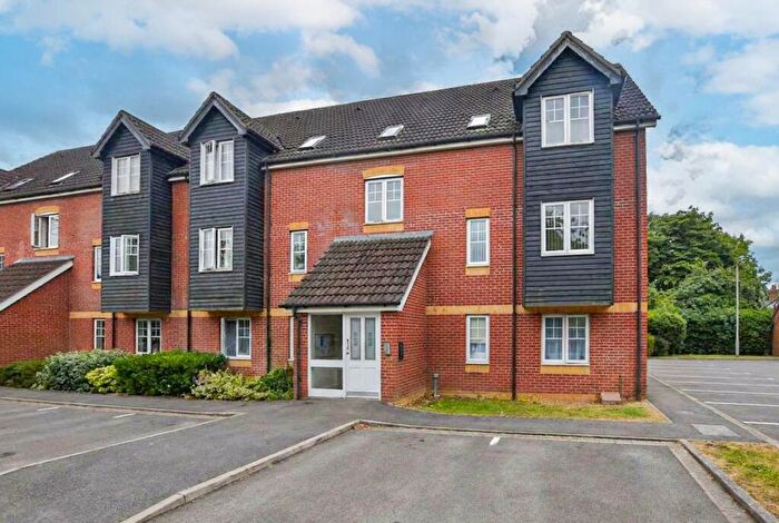 2 Bedroom Apartment To Rent In Harbury Court, Newbury, Berkshire, RG14