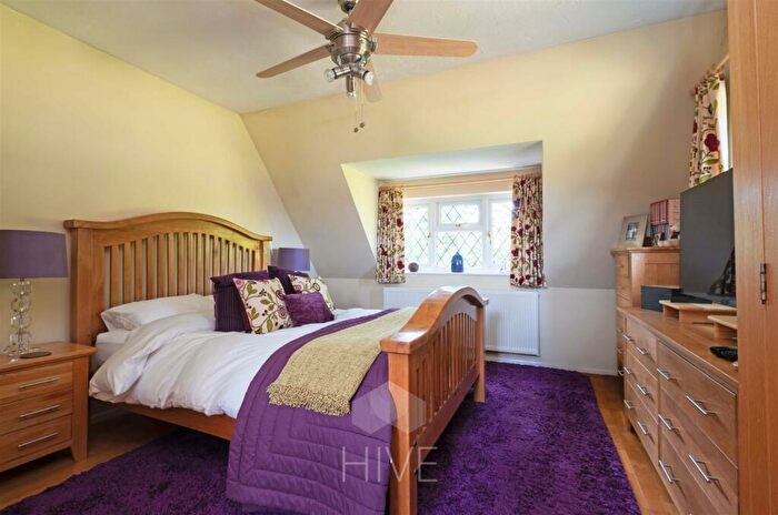 4 Bedroom Detached House For Sale In Monkton Close, Ferndown, BH22