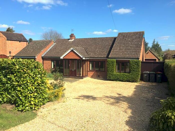 4 Bedroom Detached Bungalow To Rent In Cleat Hill, Bedford, MK41