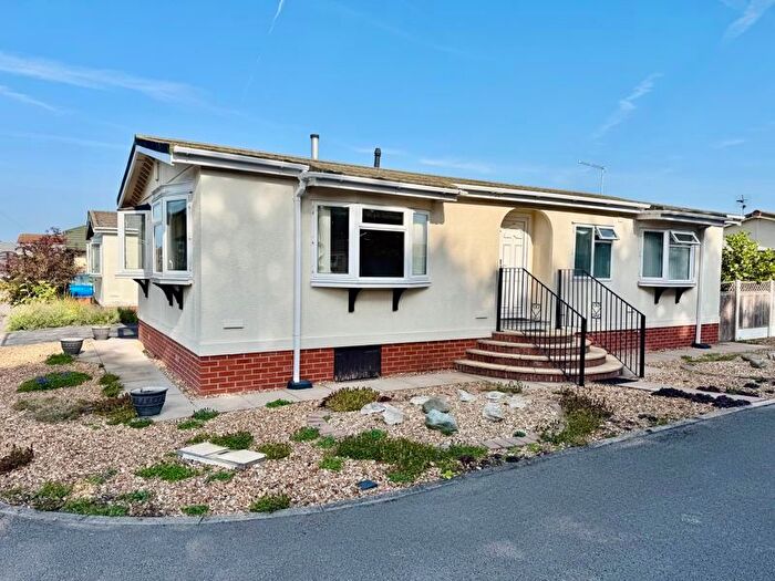 2 Bedroom Mobile/park Home For Sale In Mount Pleasant Residential Park, Goostrey, CW4