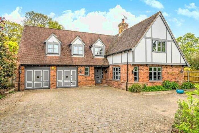 6 Bedroom Detached House For Sale In The Drive, Ifold, RH14