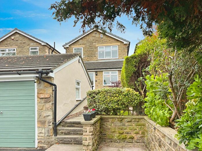 3 Bedroom Detached House For Sale In Bradford Road, Cleckheaton, West Yorkshire, BD19